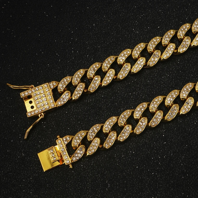 Diamond Cuban Metal Chain Collar for Dogs and Cats with Secure Buckle - Stylish Pet Accessory